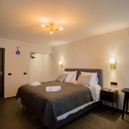 River House Boutique בראט