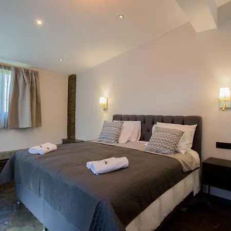 מלון River House Boutique 4*