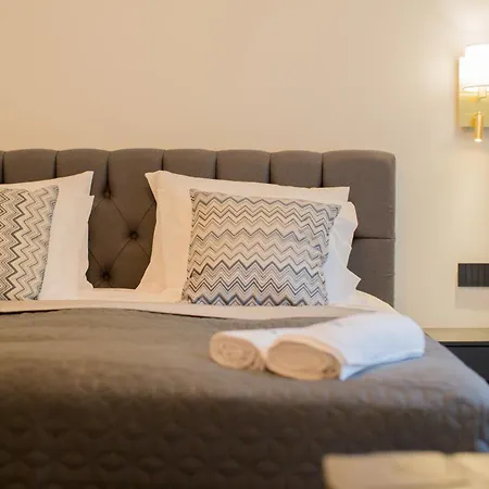 מלון River House Boutique 4*