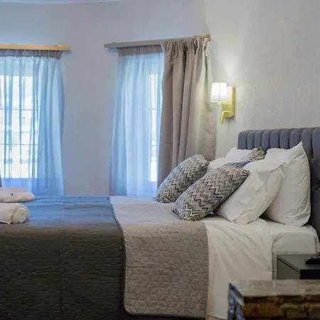 מלון River House Boutique 4*