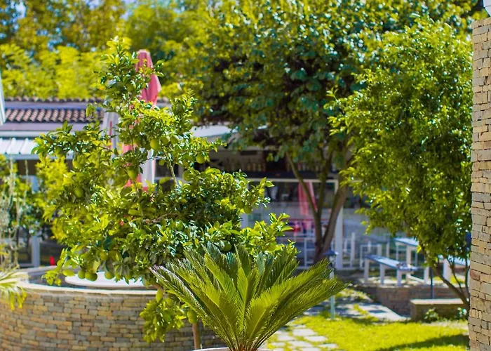 מלון River House Boutique 4*