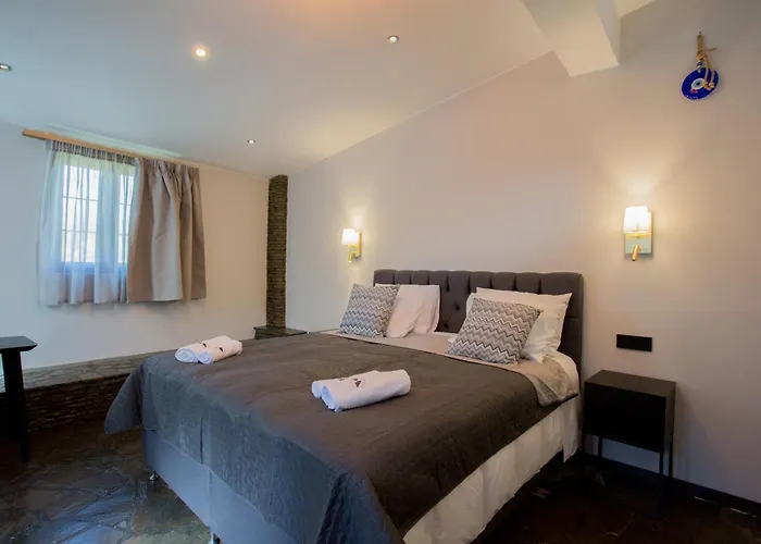 מלון River House Boutique 4*