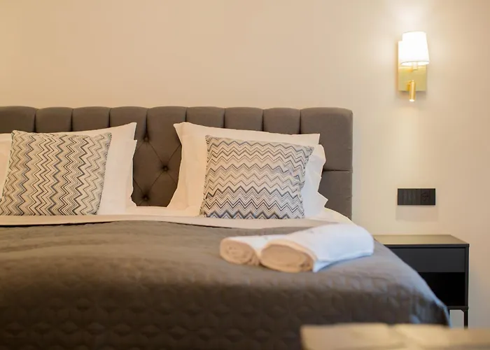 מלון River House Boutique 4*