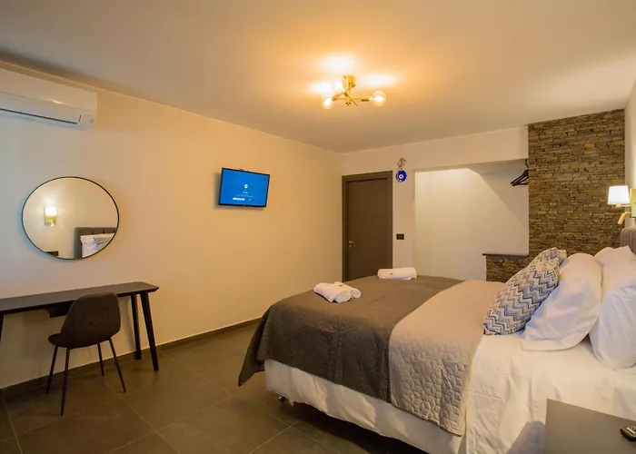 מלון River House Boutique 4*