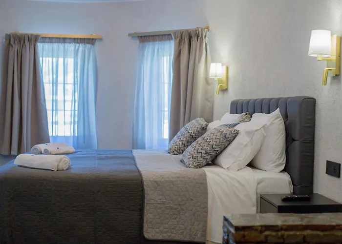 מלון River House Boutique 4*